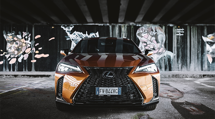 Lexus UX, SUV ibrido dal fascino sportivo
