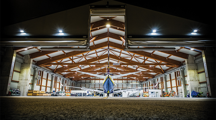 Una notte in hangar. I 737 fanno il check-up